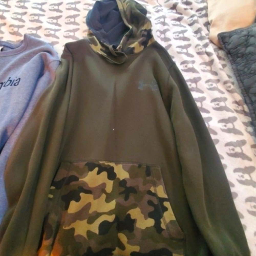 Camo UA hoodie- XL